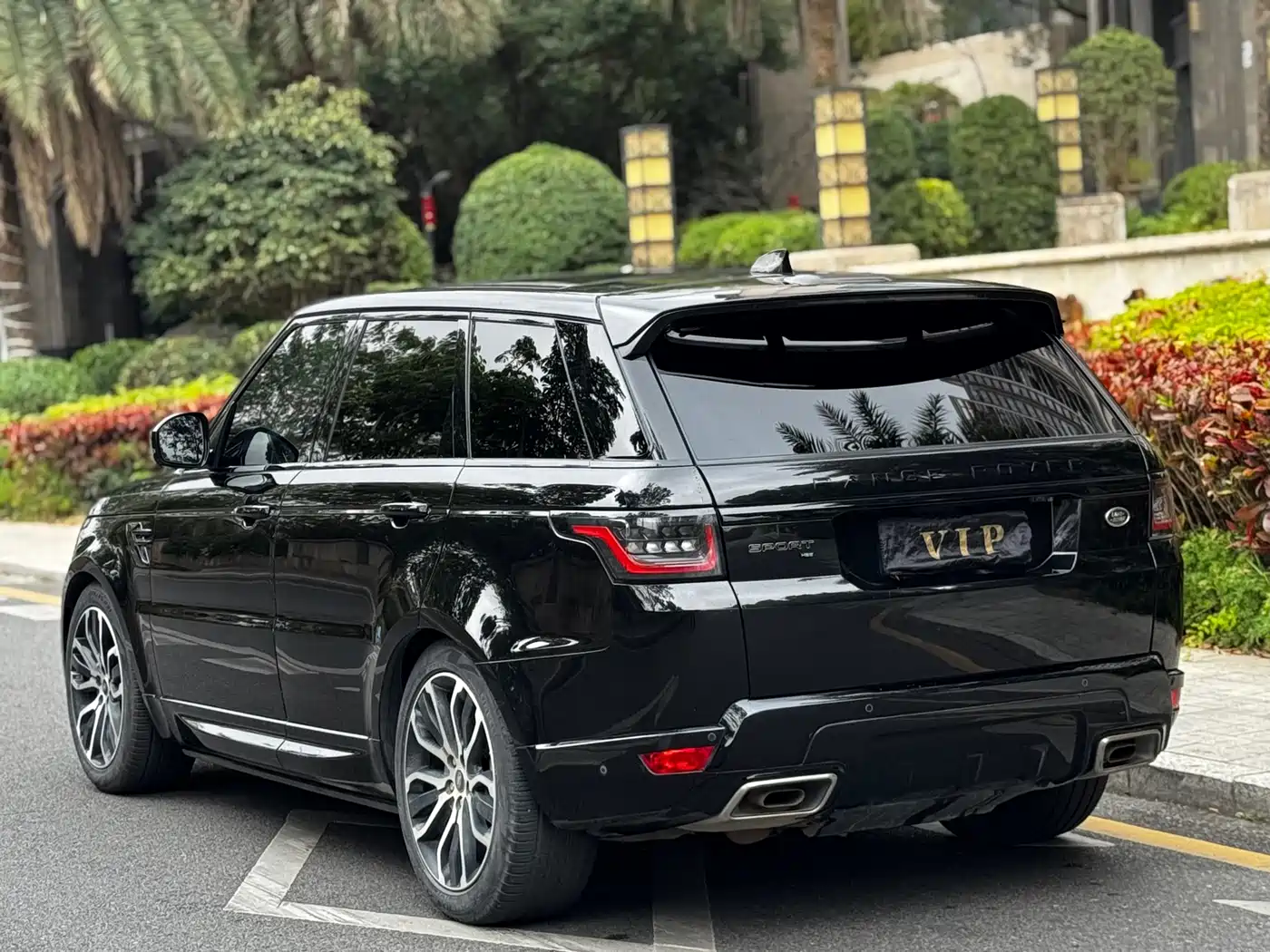 Land Rover Range Rover Sport 2021 3.0 L6 Gloss Black Edition фото 5
