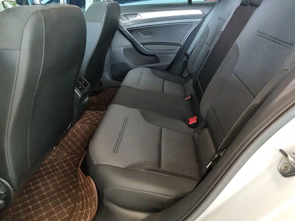 Volkswagen Golf 2020 Beloved Edition 280TSI DSG Comfort фото 17