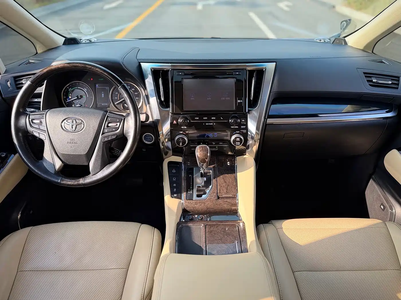 Toyota Vellfire 2019 Hybrid 2.5L HV Premium Edition фото 10