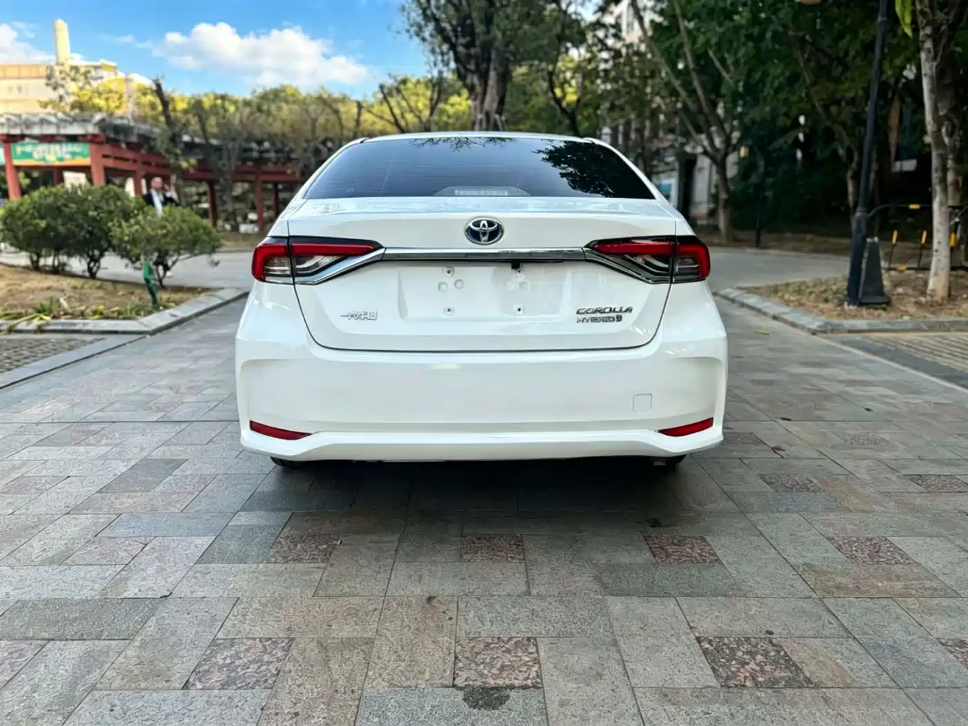 Toyota Corolla 2022 Hybrid 1.8L E-CVT Pioneer Edition фото 5