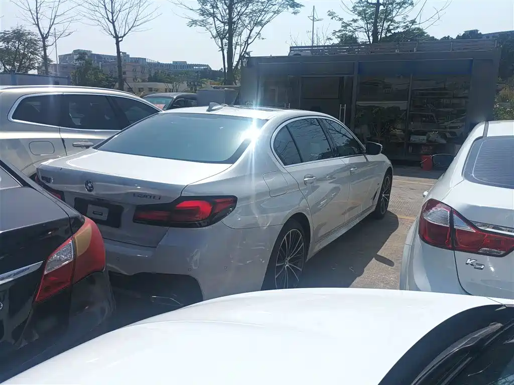 BMW 5 Series 2022 Model Second Facelift 530Li Leading M Sport Package фото 5