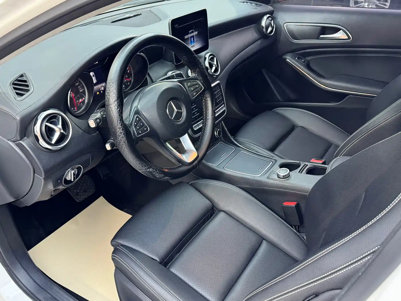 Mercedes-Benz GLA 2018 GLA 220 4MATIC Sport фото 7