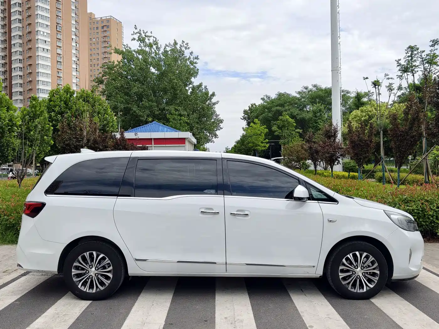 Buick GL8 2021 Land Business Class 652T Luxury фото 4