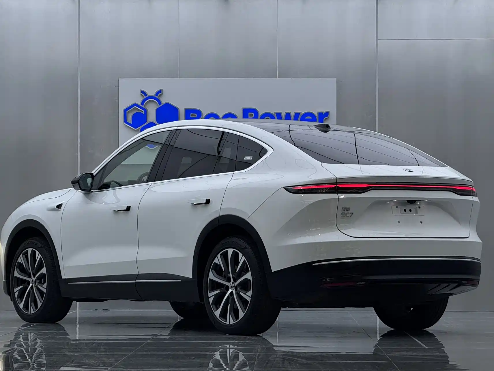 Фото 8 - NIO EC7