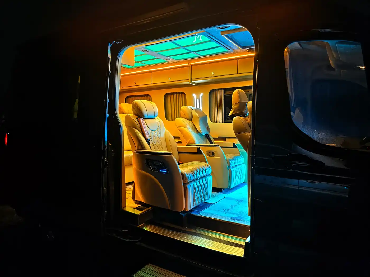 SAIC Maxus Xintu V90 2019 2.0T Automatic Zhiduo Star RWD Single Tire Extended Wheelbase Super High Roof 7-Seater фото 8