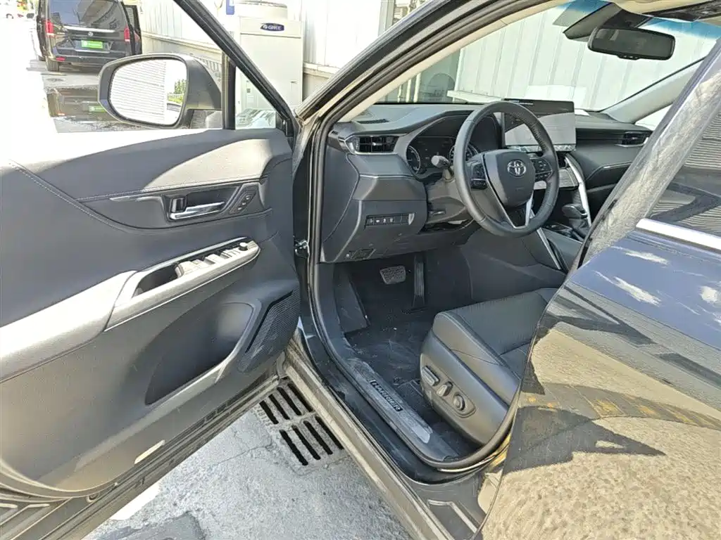 Toyota Lingfang HARRIER 2023 Hybrid 2.5L CVT 4WD Premium Edition фото 16