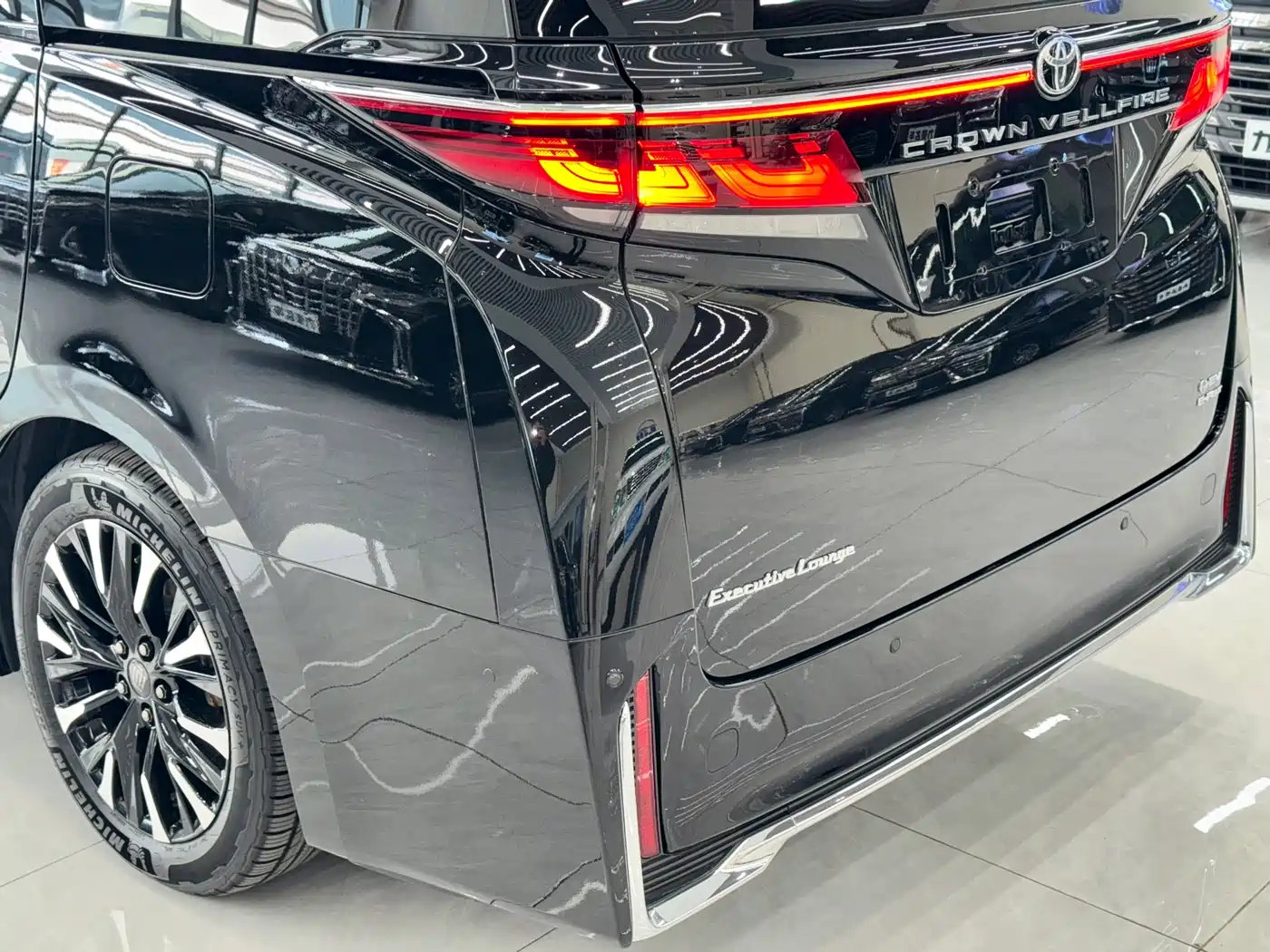 Toyota Vellfire 2024 Crown Hybrid 2.5L Executive Premium Edition фото 11