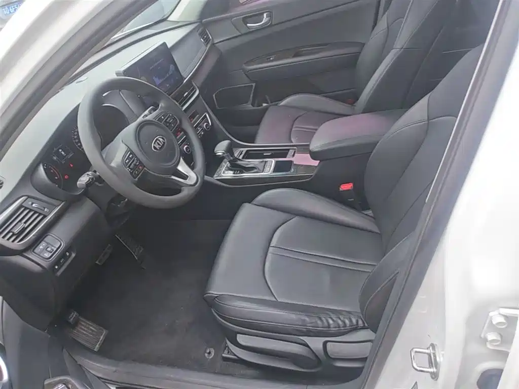 Kia K5 2016 2.0L Automatic GLS фото 15