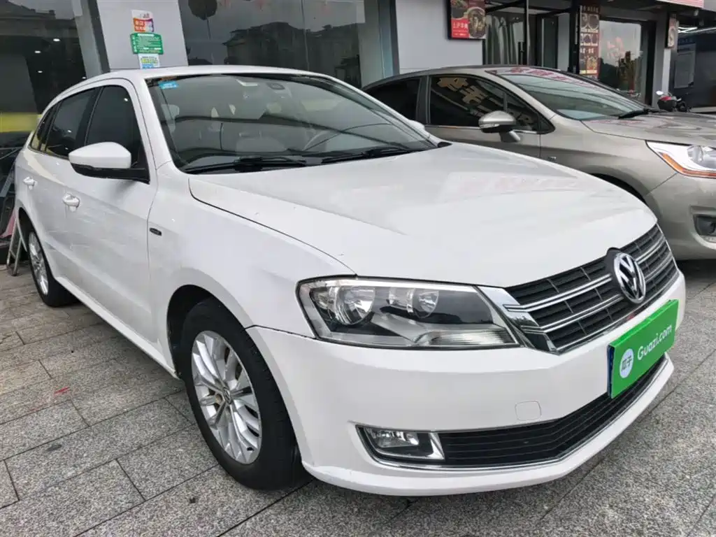 Volkswagen Lavida Tour 2013 1.6L Auto Luxury фото 4