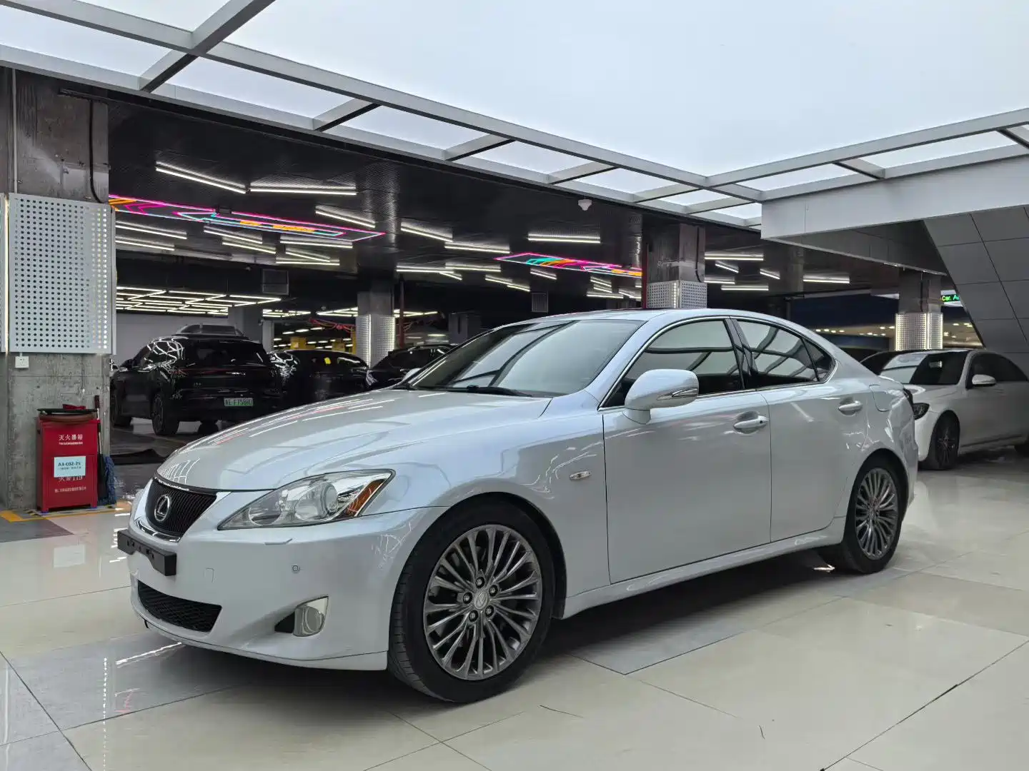 Photo 2 - Lexus IS