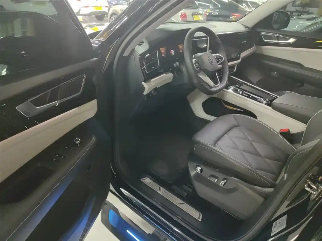 Volkswagen Teramont 2024 380TSI 4WD Dragon Glory Edition фото 16