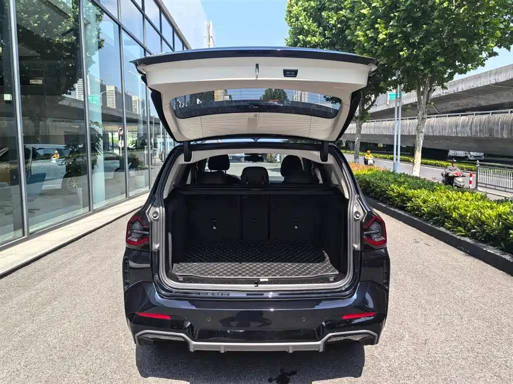 BMW iX3 2024 Innovation Leader фото 13