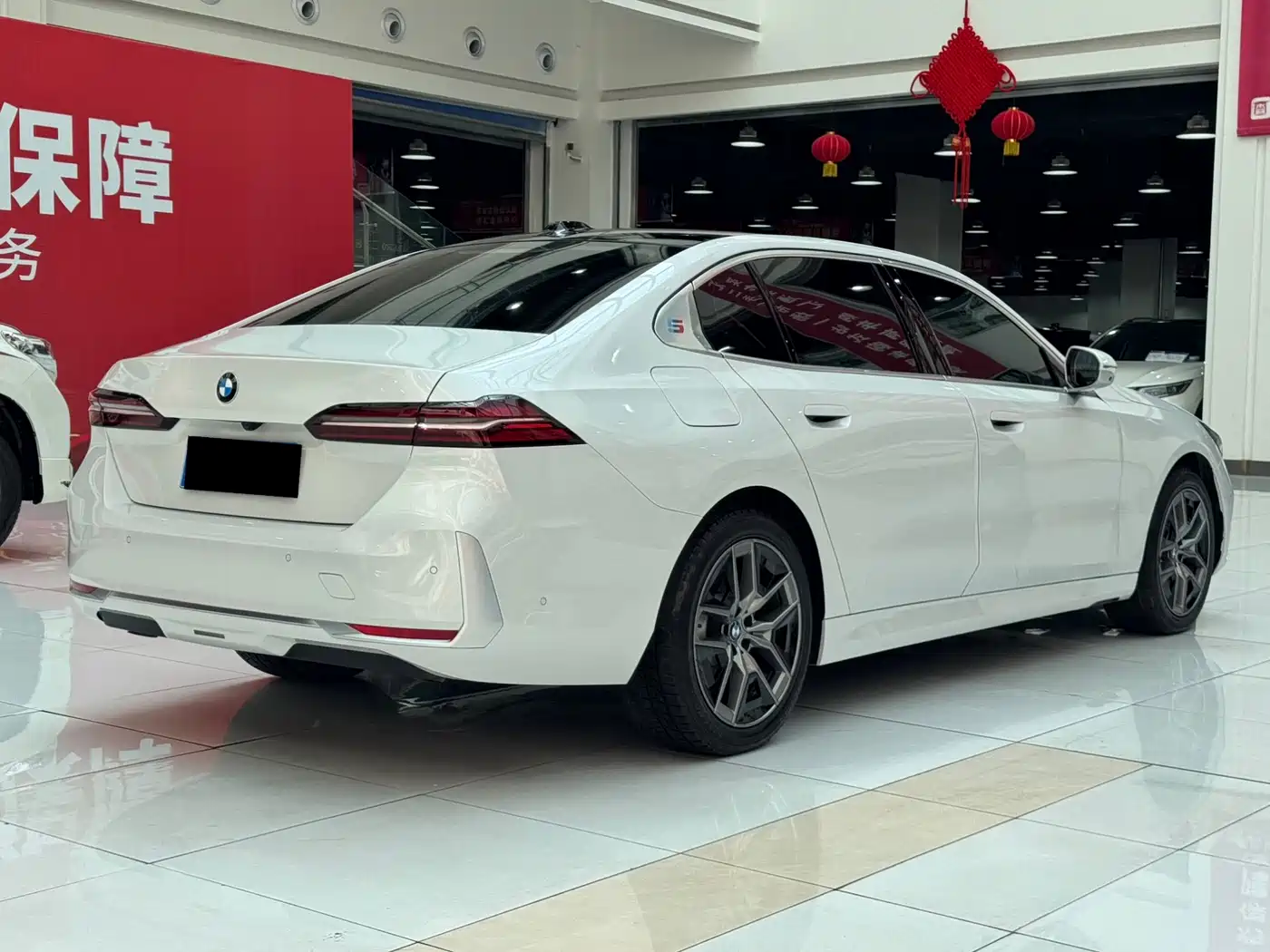 BMW 5 Series 2024 530Li Leading M Sport Package фото 6