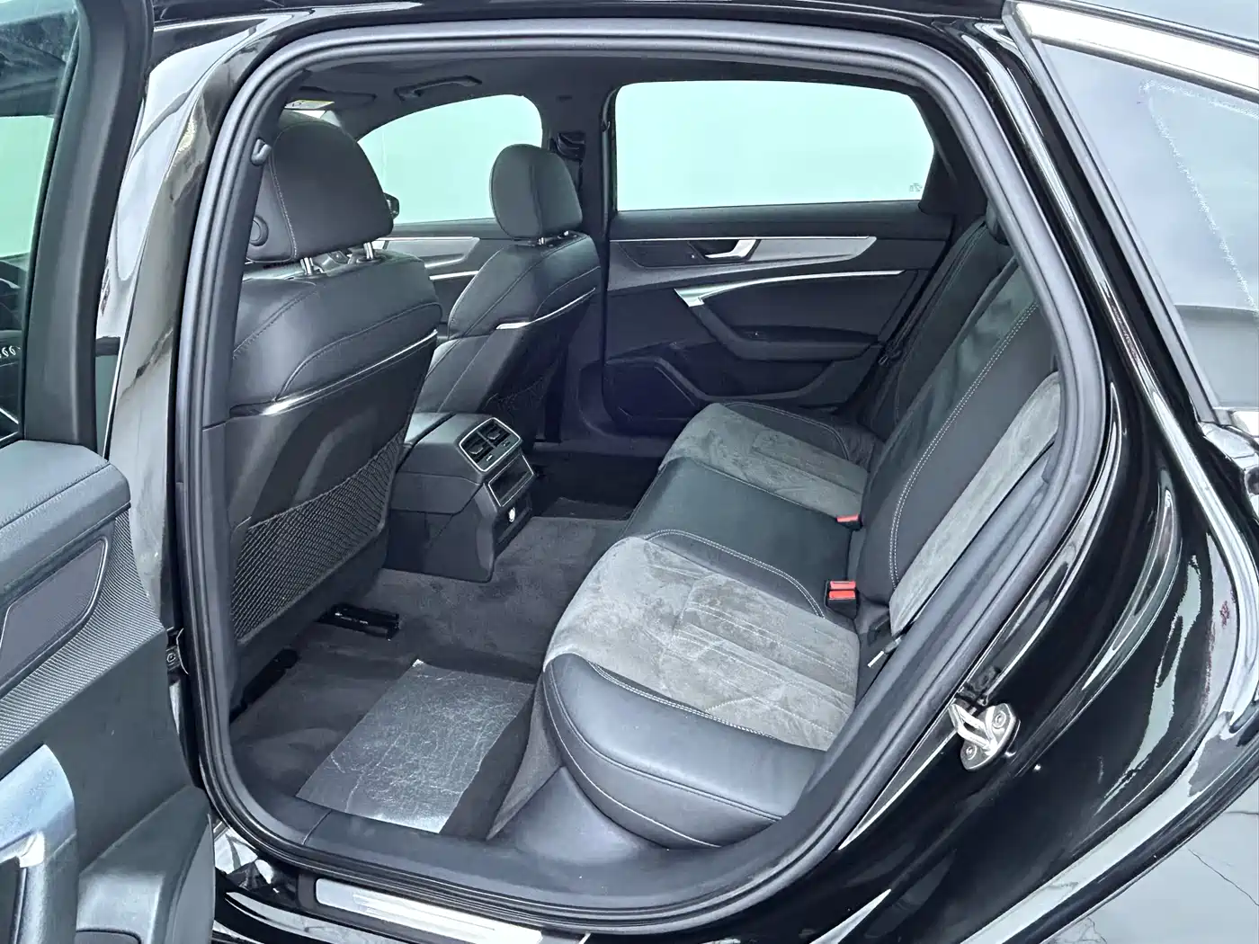 Audi A6L 2021 40 TFSI Luxury Sport фото 12