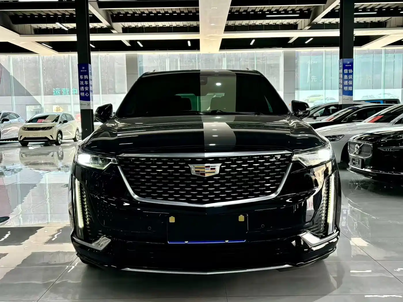 CADILLAC XT6