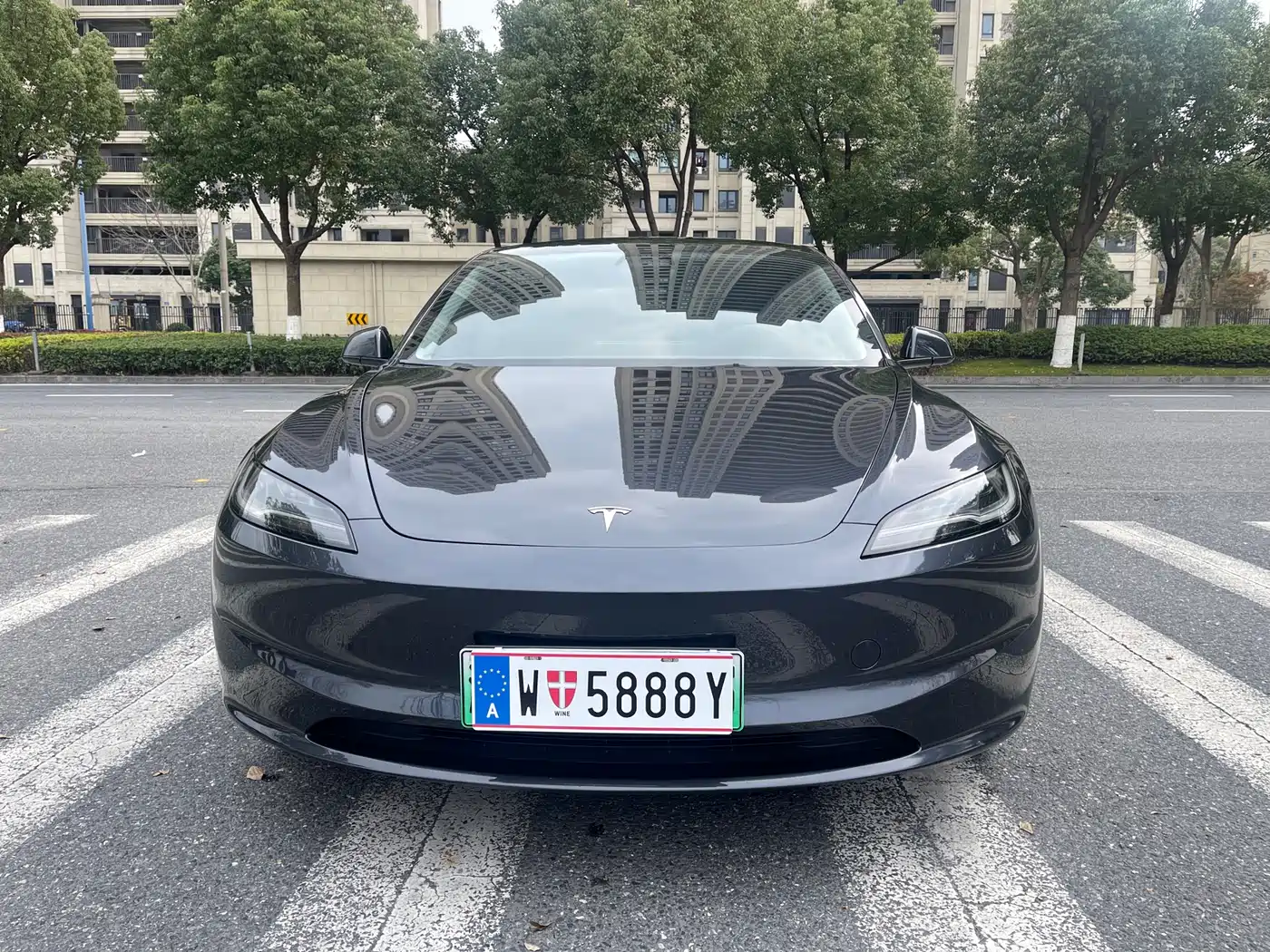 TESLA MODEL 3