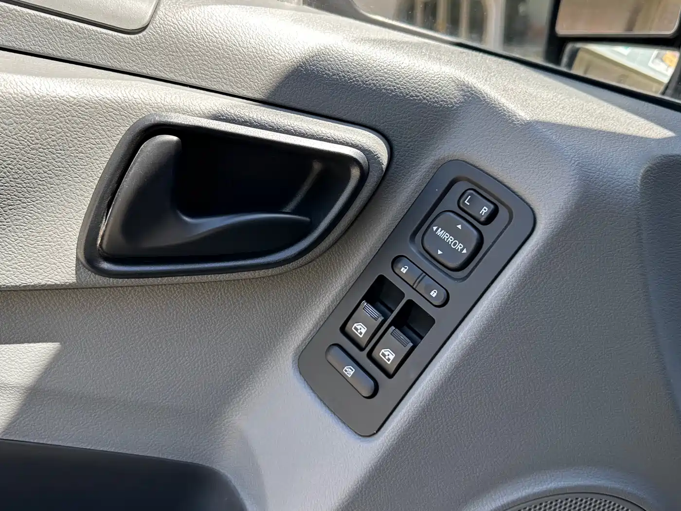 Foton Tuyano 2023 2022 2.8T Automatic Urban Edition Multi-function Short Wheelbase Low Roof Single Rear Tire 5/6/9 Seats F2.8NS6B177L