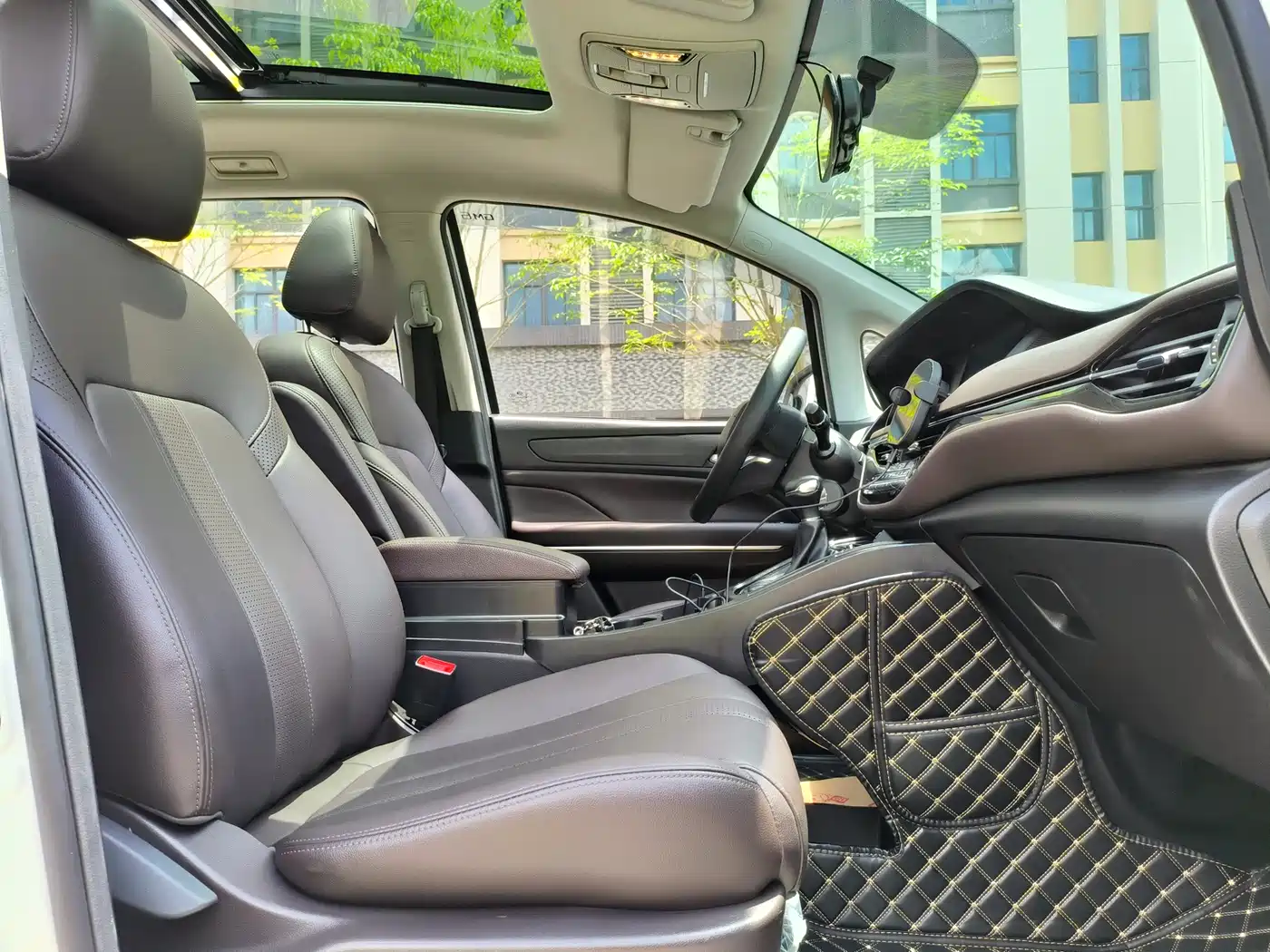 GAC Trumpchi Trumpchi M6 2019 270T Automatic Premium Edition (7-Seater) China V фото 8