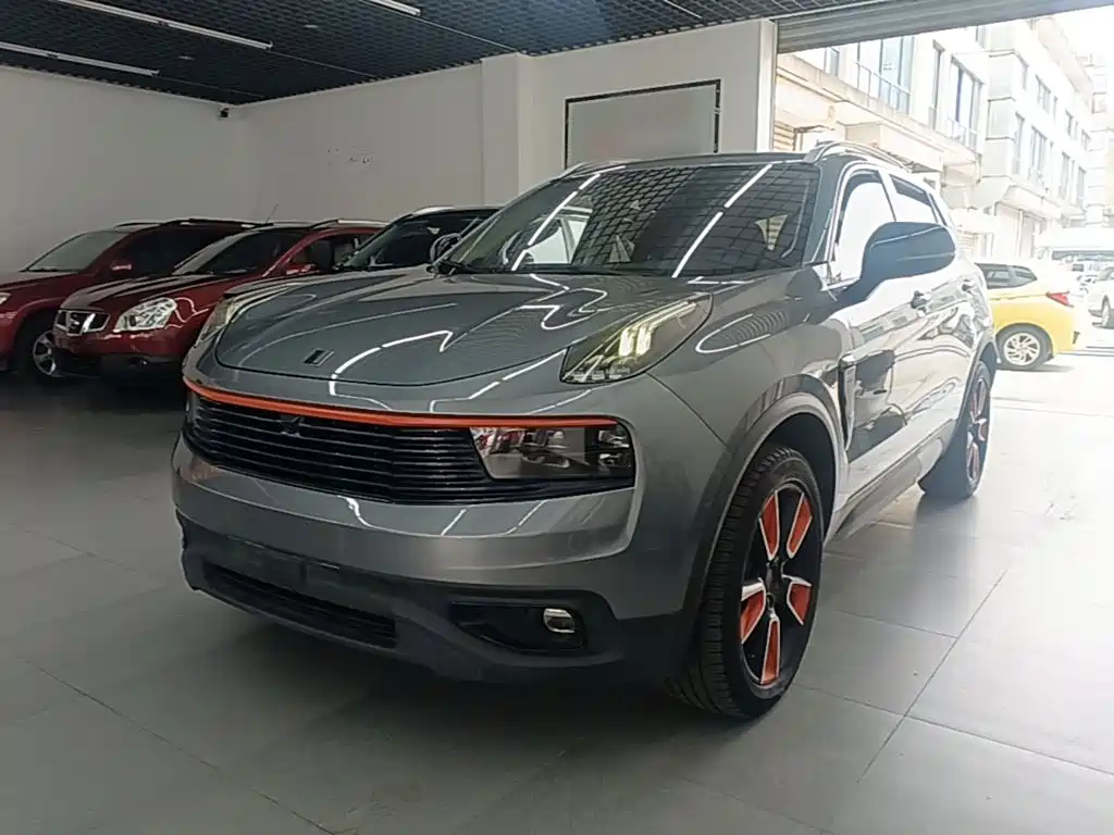 Фото 2 - Lynk & Co 01