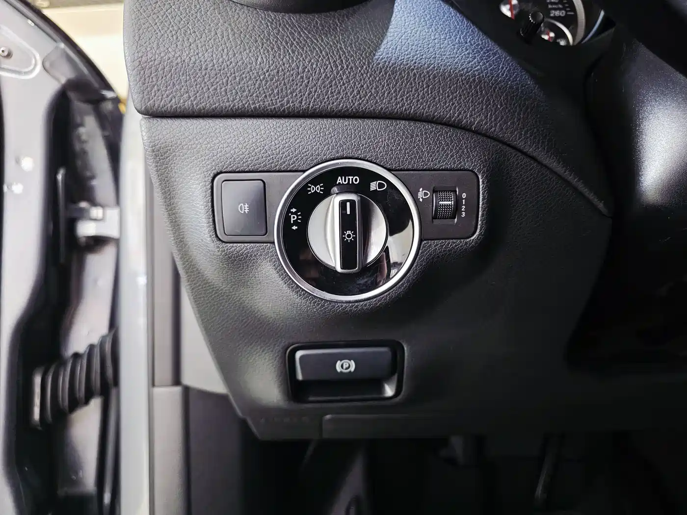 Mercedes-Benz GLA 2017 GLA 200 Dynamic фото 8