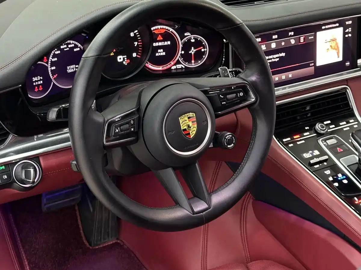 صورة 13 - Porsche Panamera