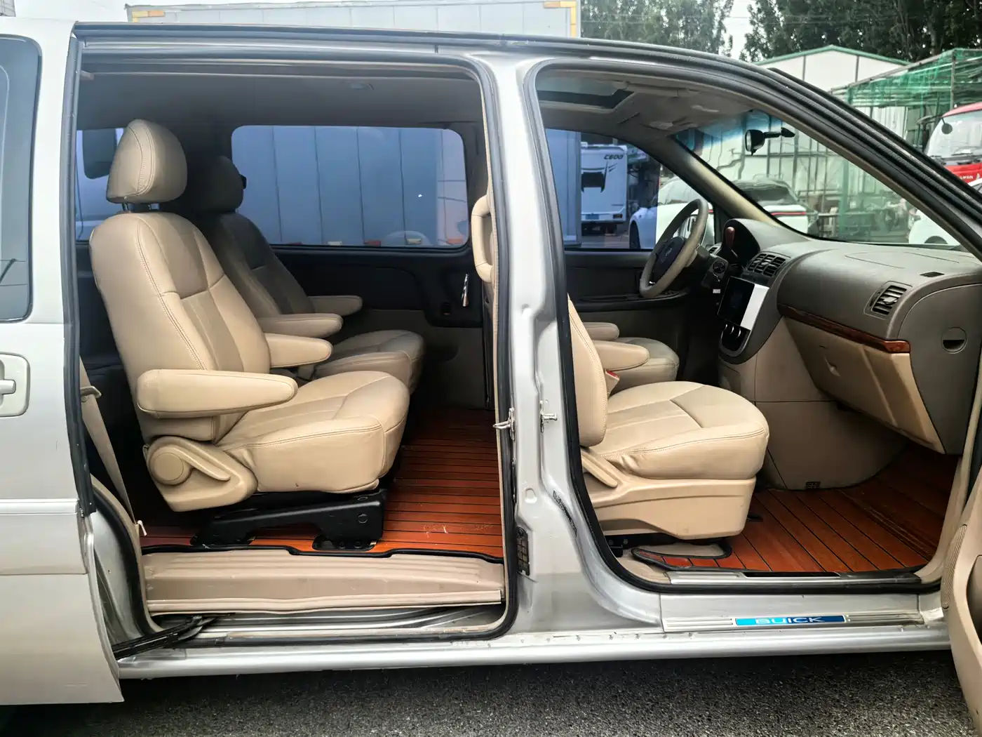 Buick GL8 2011 2.4L LT Executive Edition фото 11
