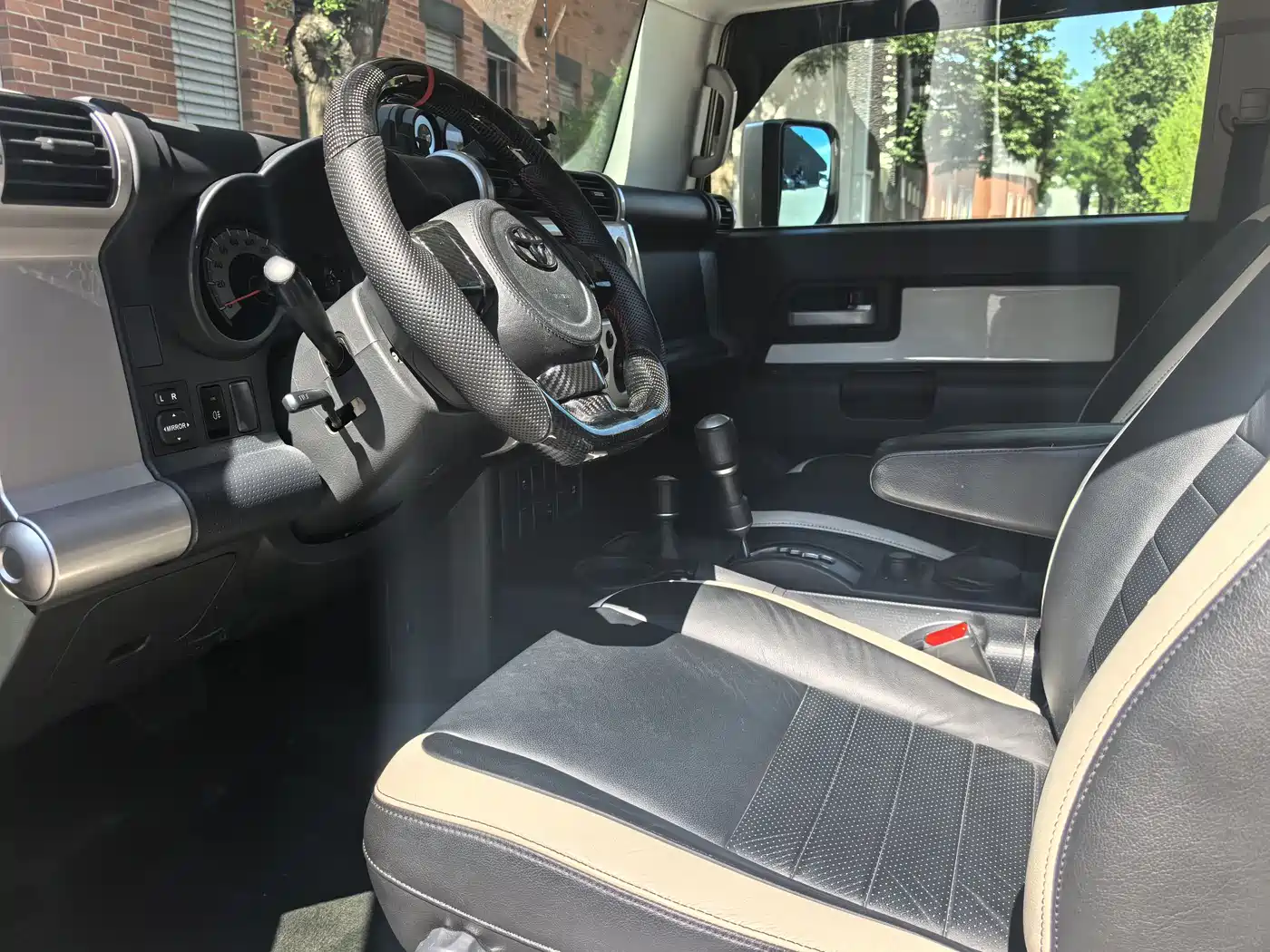 Toyota FJ Cruiser 2013 4.0L фото 11