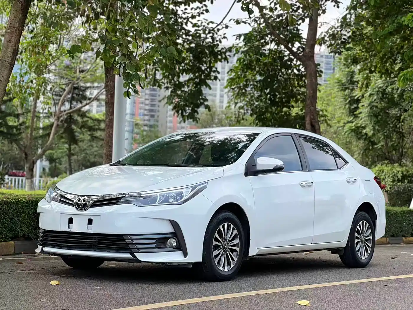 Toyota Corolla 2017 Facelift 1.2T S-CVT GL фото 3