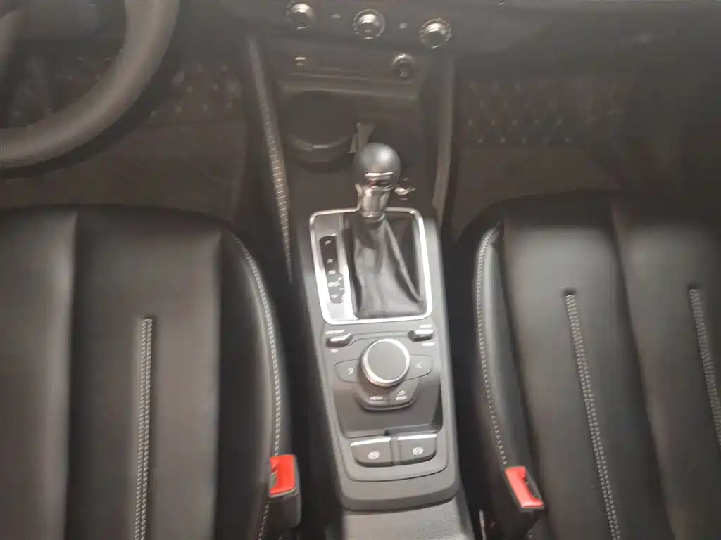 Audi Q2L 2018 35 TFSI Launch Exclusive Edition China VI фото 14