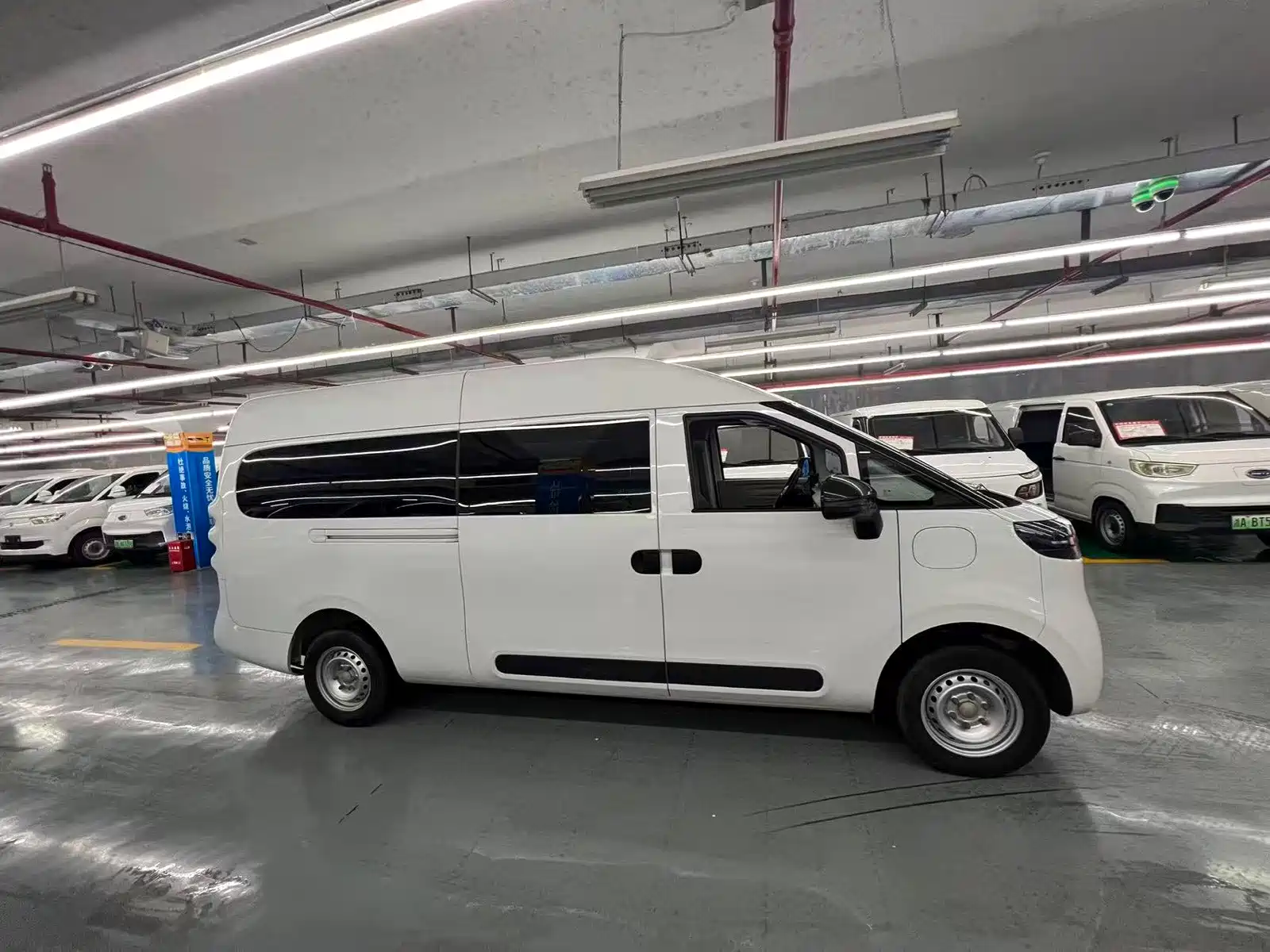 Photo 3 - Maxus Dana V1