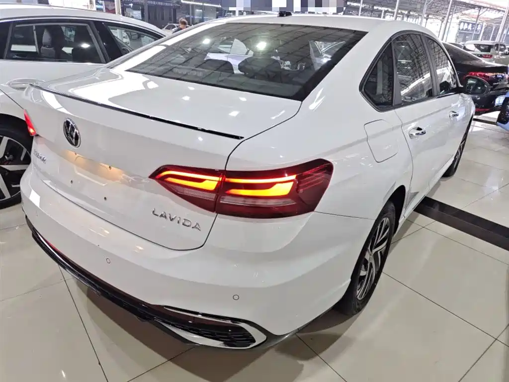 Volkswagen Lavida 2024 Model 300TSI DSG Starlight Leading Edition фото 7