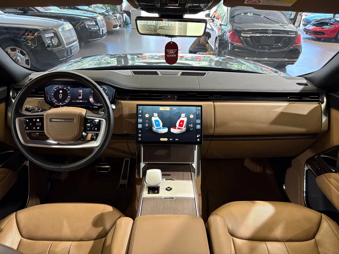Land Rover Range Rover 2025 3.0 L6 400PS Flourishing Era Extended Wheelbase фото 15
