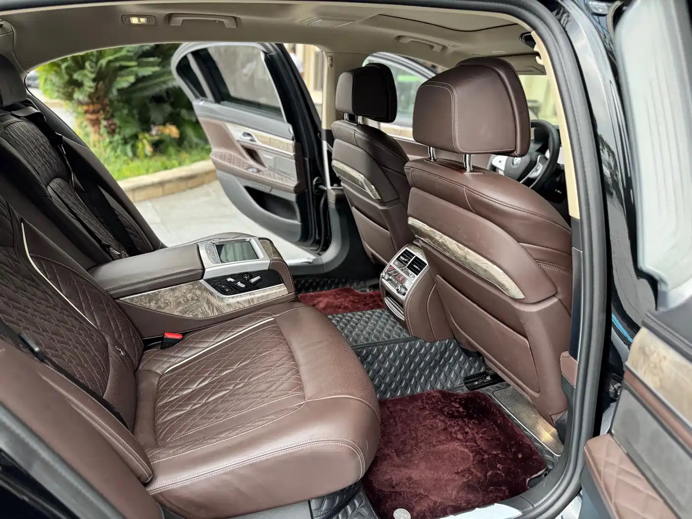 BMW 7 Series 2021 Model 740Li Leading Luxury Package фото 6