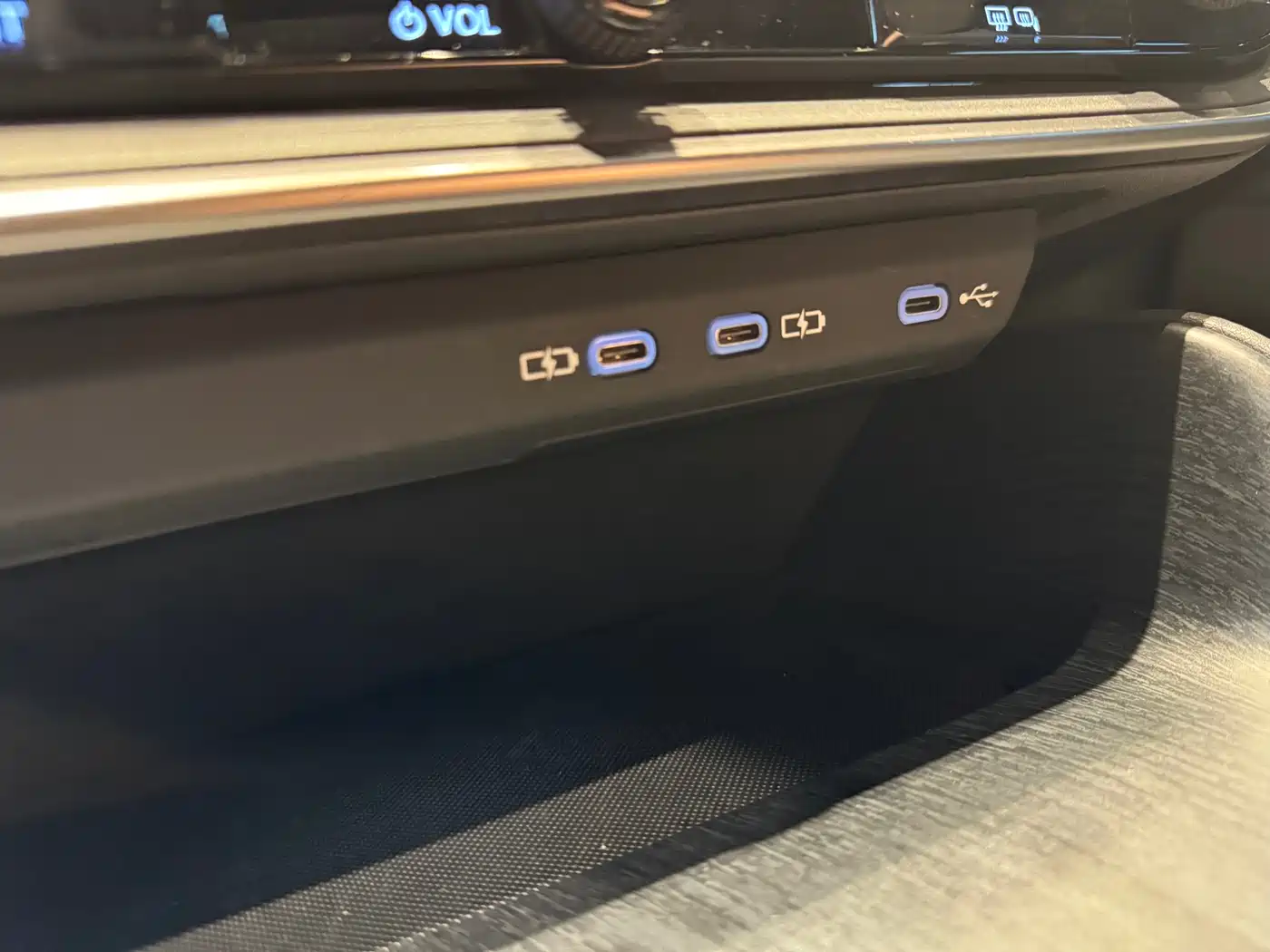 Lexus RZ 2023 450e 4WD Deluxe фото 15