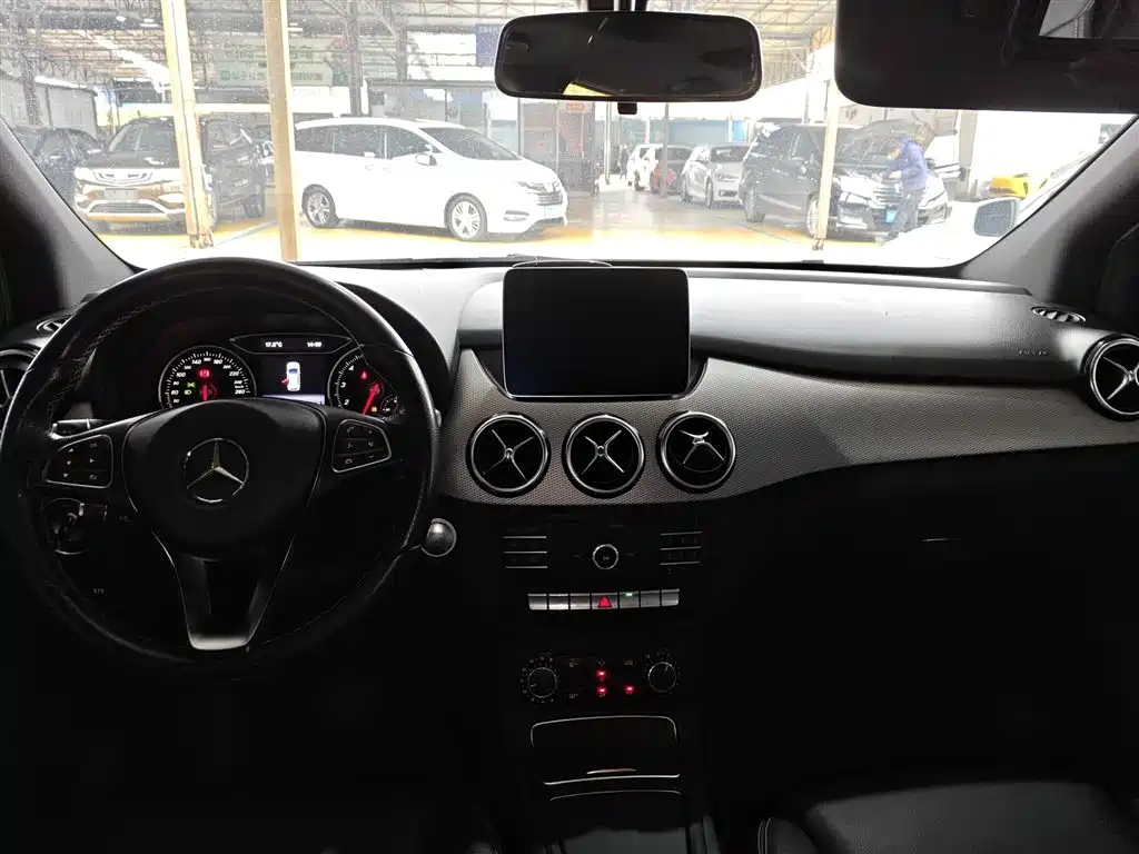 Mercedes-Benz B-Class 2018 B 200 Sport фото 5