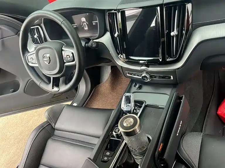 VOLVO XC60 PLUG-IN HYBRID