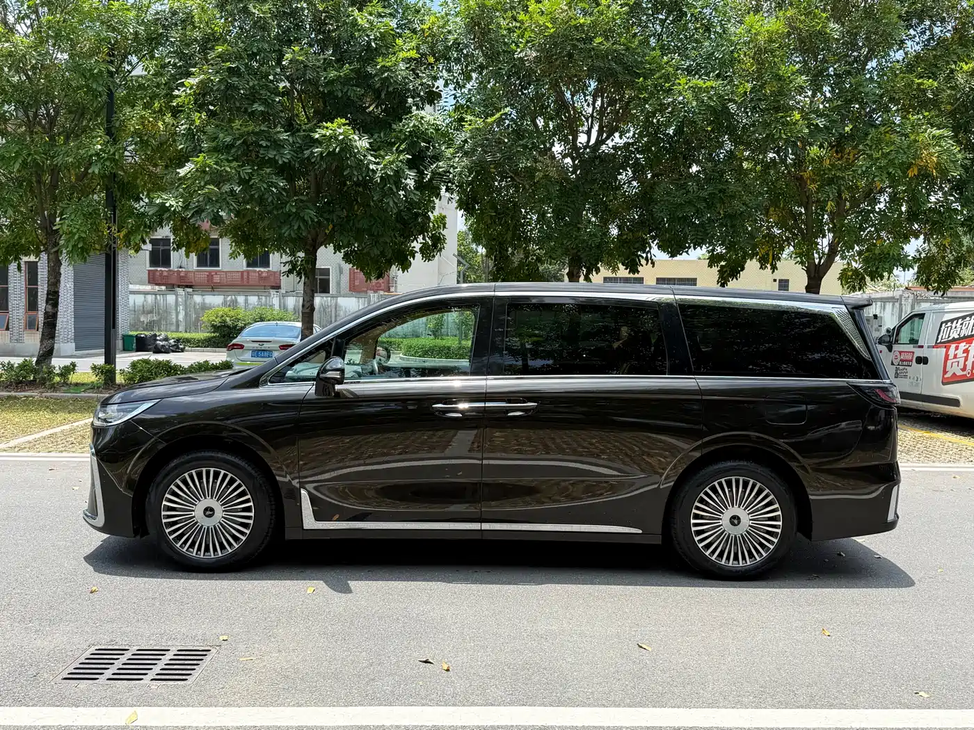 Voyah Auto Voyah Dreamer 2025 PHEV AWD Flagship Kunpeng Edition фото 2