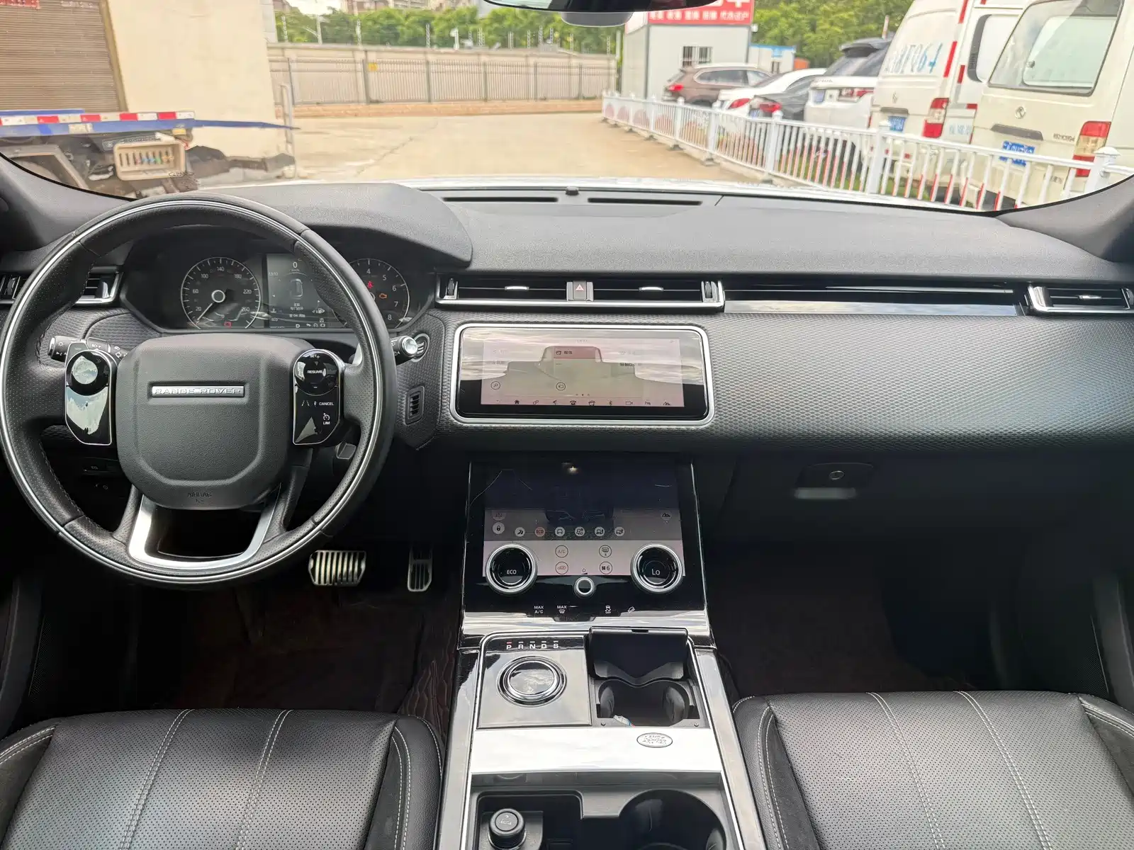Фото 13 - Land Rover Range Rover Velar