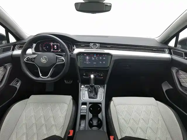 Volkswagen Magotan 2023 Model 2 Million Commemorative Edition 330TSI DSG Luxury — фото 5