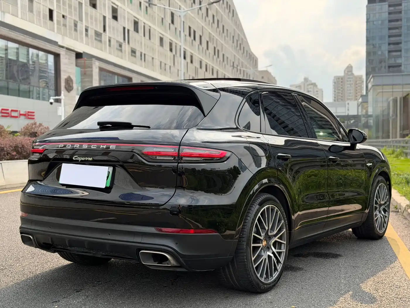 Porsche Cayenne New Energy 2022 Cayenne E-Hybrid 2.0T Platinum Edition фото 6
