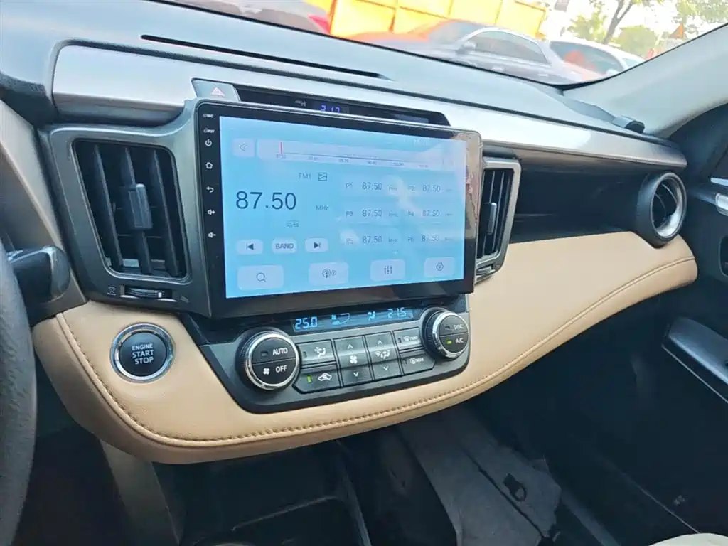Toyota RAV4 Rongfang 2016 2.0L CVT 2WD Trend (China V) фото 13
