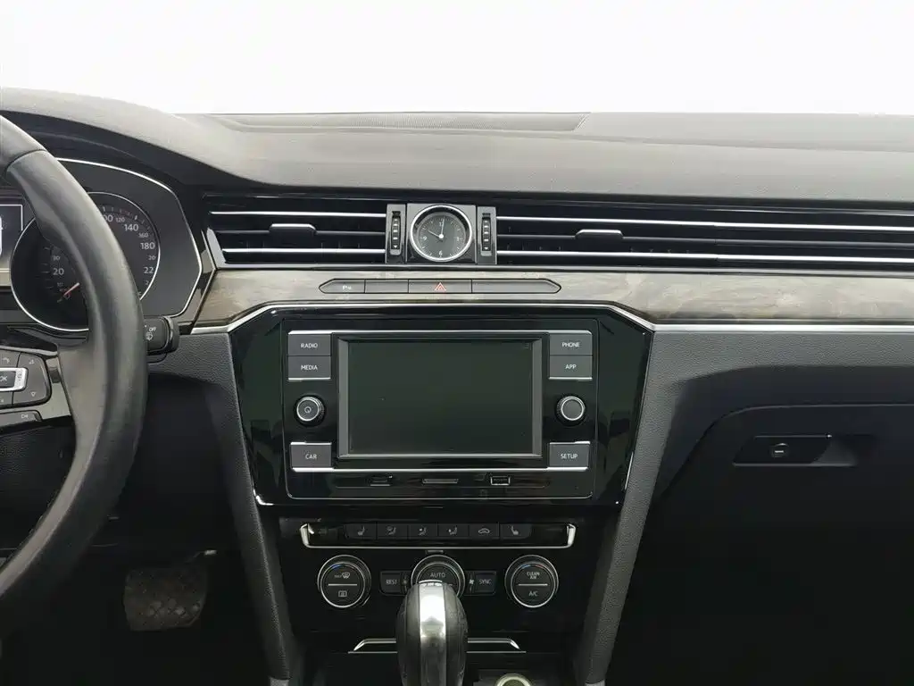 Volkswagen Magotan 2018 Facelift 330TSI DSG Luxury фото 12