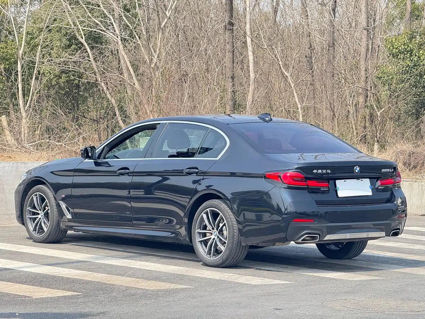 BMW 5 Series 2022 525Li M Sport Package фото 10