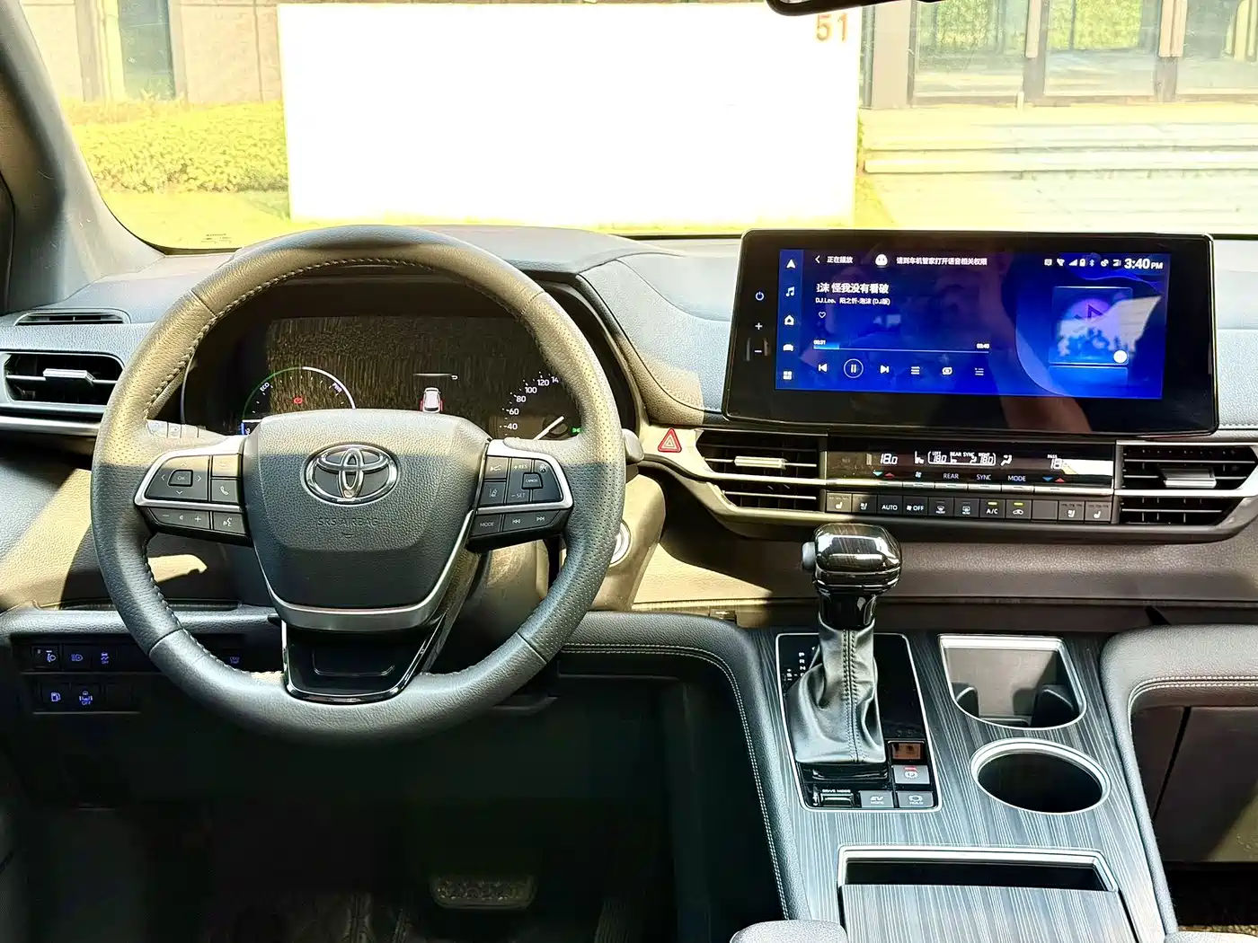 Toyota Sienna 2021 2.5L Hybrid Premium Edition фото 15