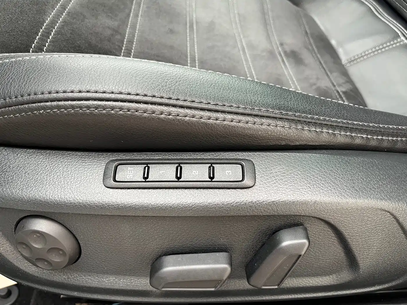 Volkswagen FAW-Volkswagen CC 2016 Model 1.8TSI Luxury фото 18