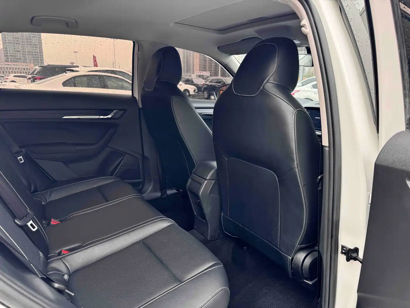Škoda Kamiq 2022 1.5L Automatic Comfort Edition фото 14