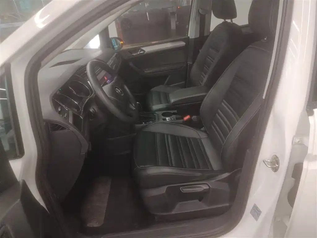 Volkswagen Touran 2018 Touran L 280TSI DSG Trendline 7-seater China V фото 15