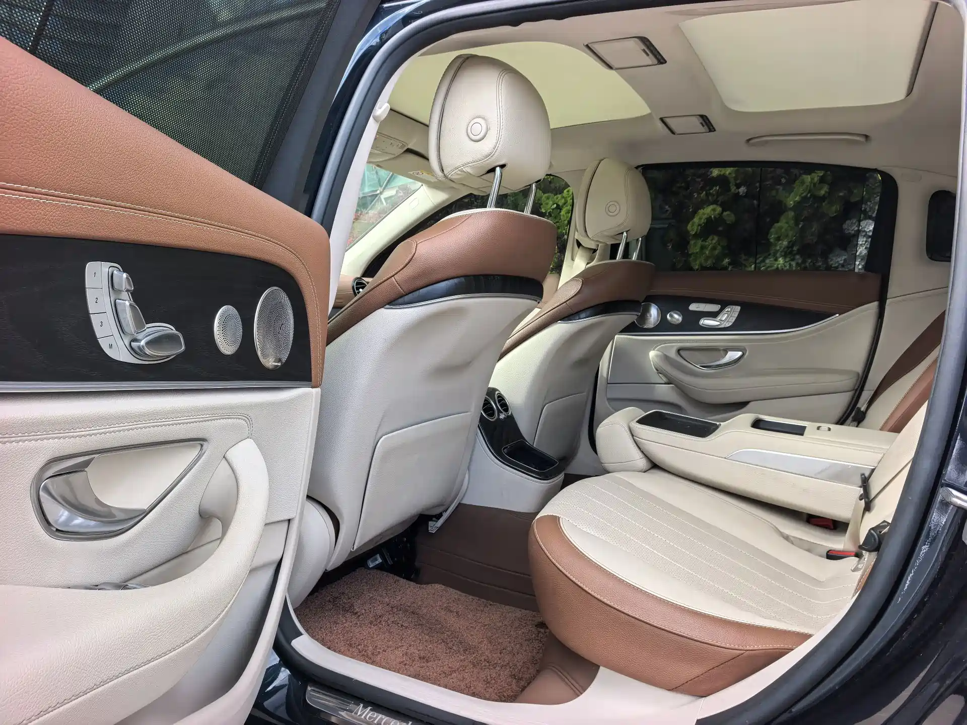 Фото 9 - Mercedes-Benz E-Class