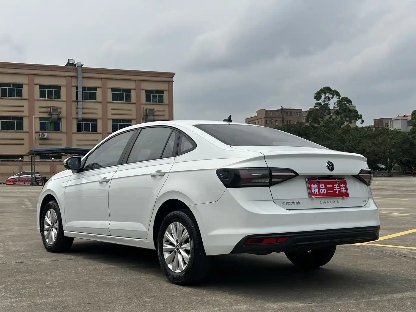 Volkswagen Lavida 2023 New Sharp 1.5L Auto Premium Edition фото 13