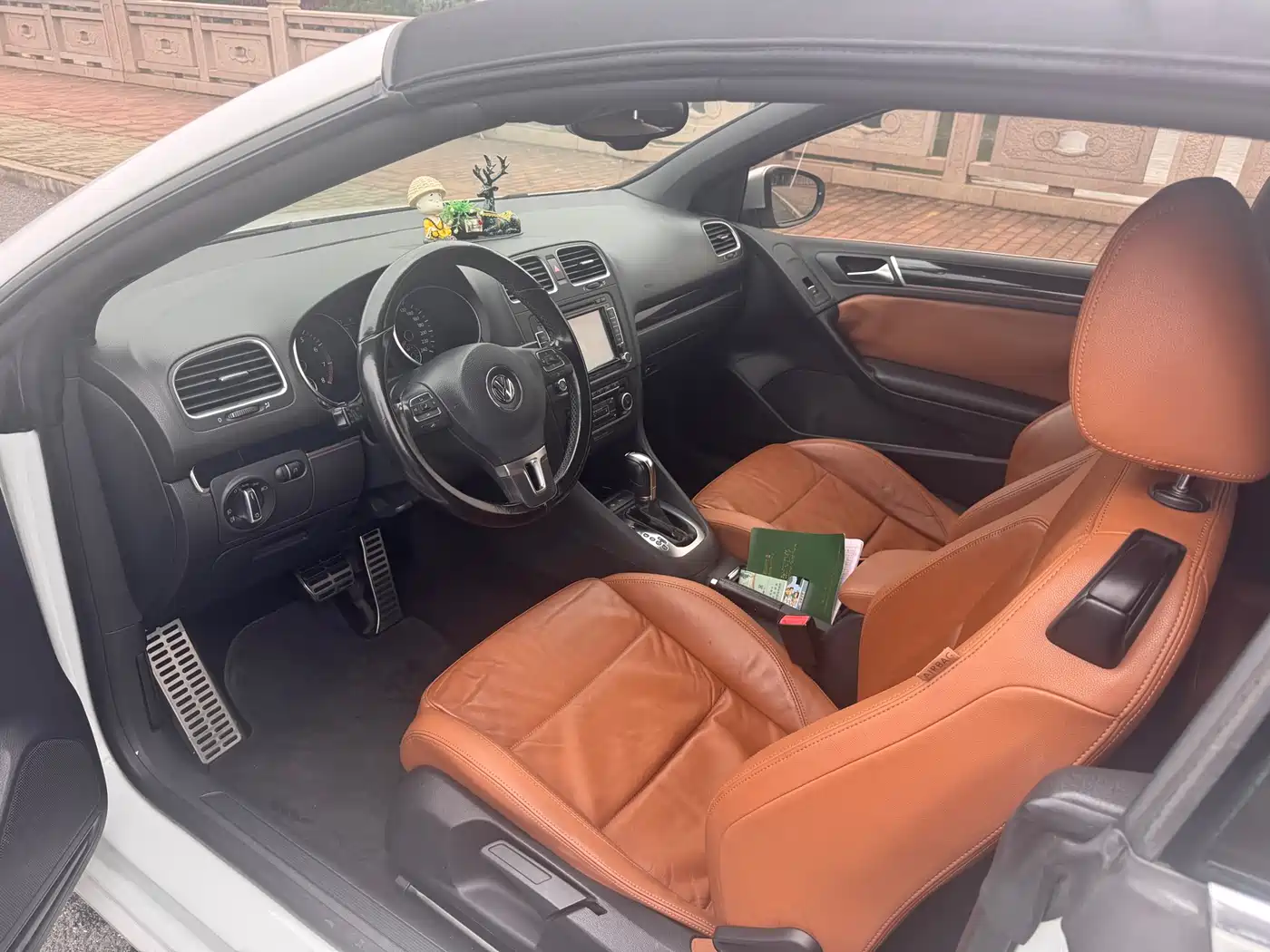 Volkswagen Golf (Import) 2012 1.4TSI Luxury Convertible Edition фото 4